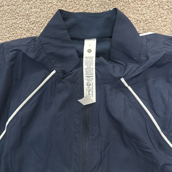 Lululemon License to Train Lightweight Jacket NWT - Picture 10 of 14